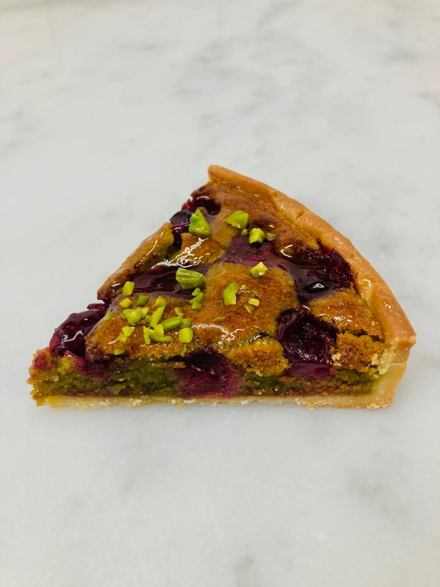 ピスタチオとサワーチェリーのタルト