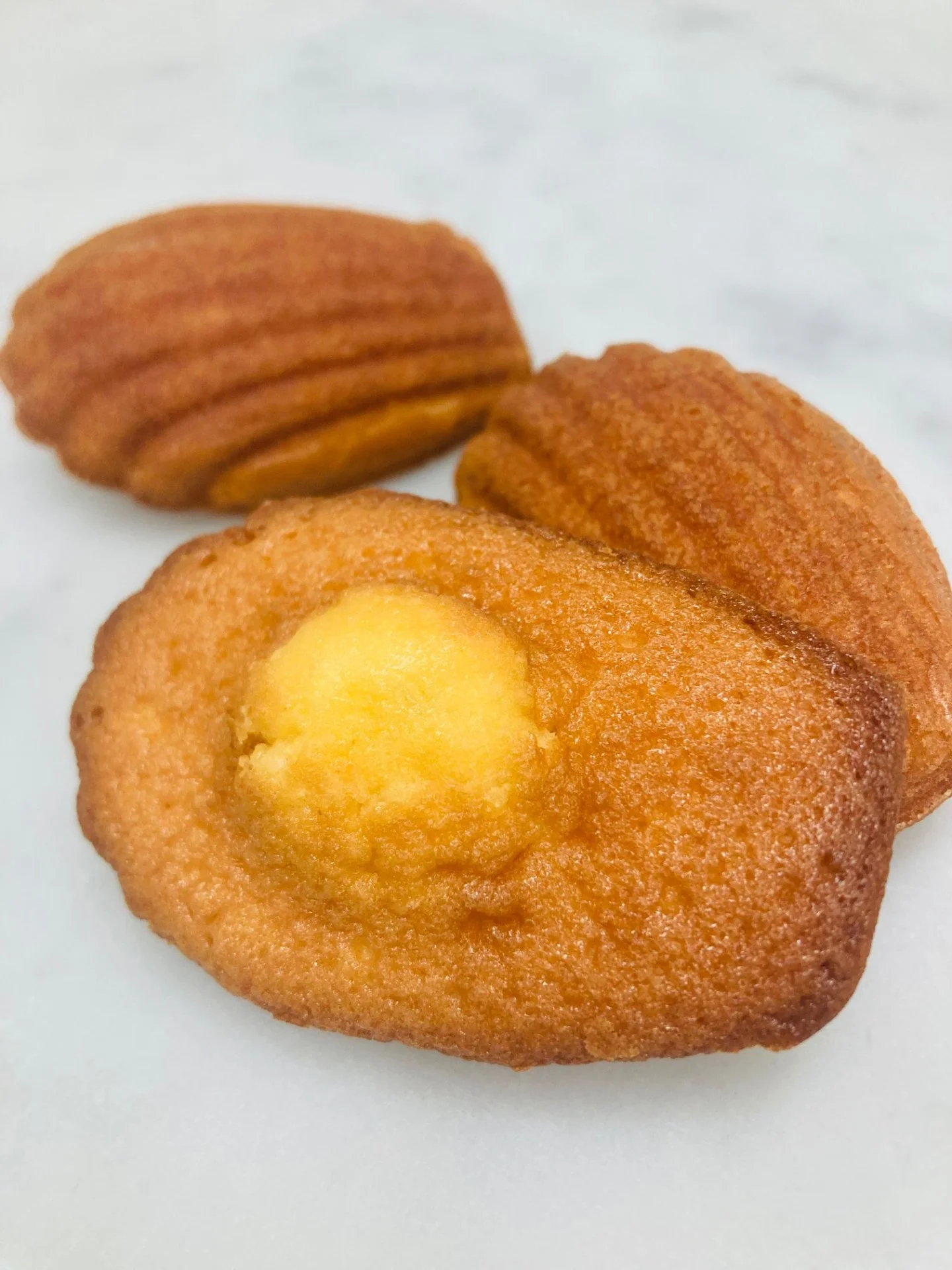 焦がしバターと蜂蜜レモンのマドレーヌ